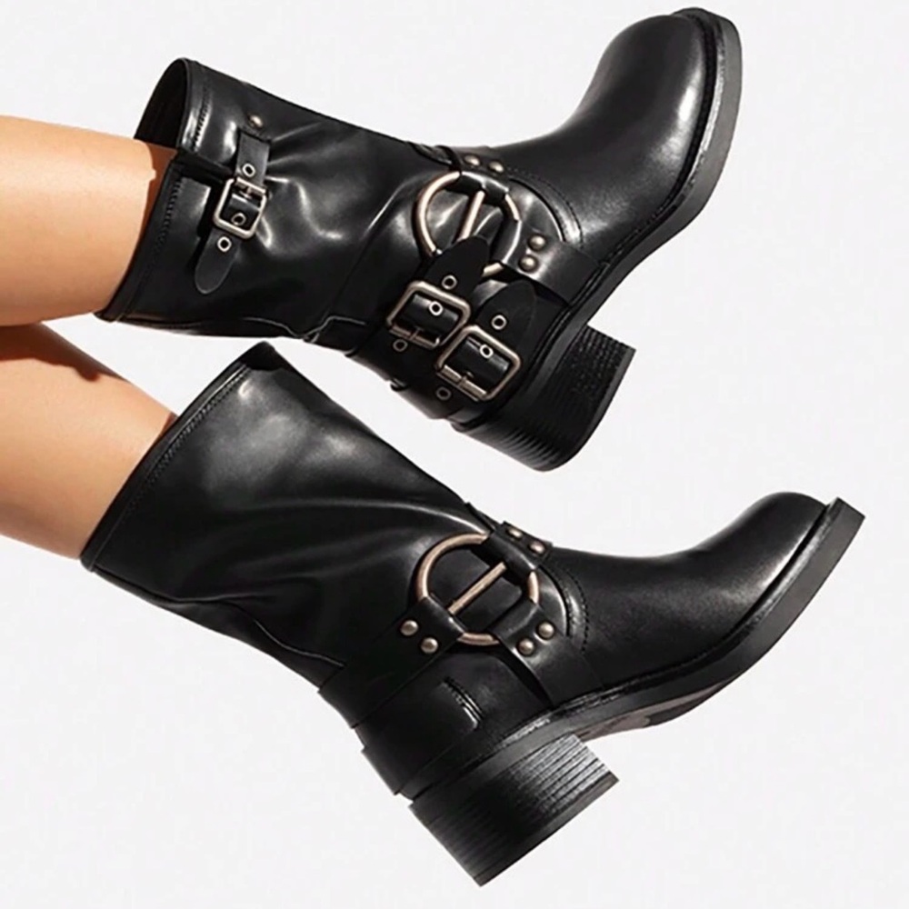 Moto boots 🖤